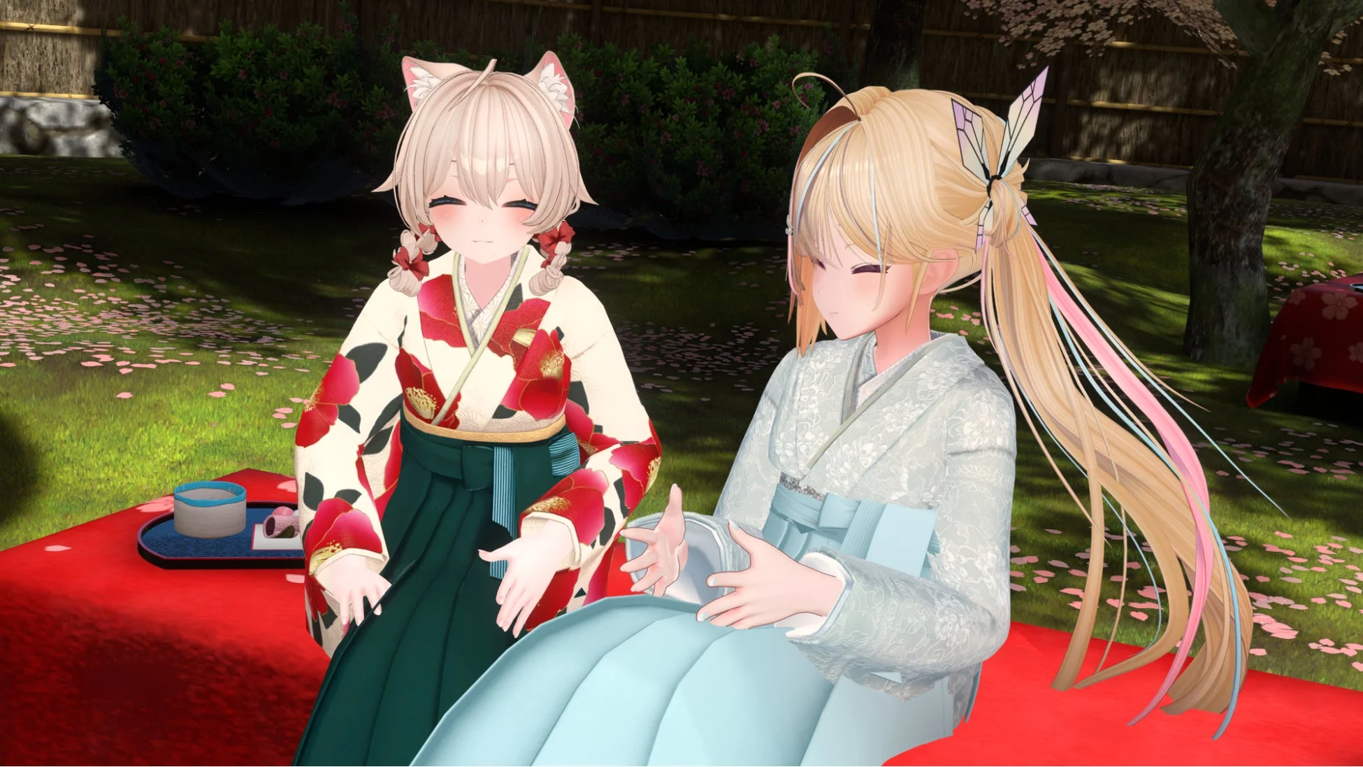 日本庭園で和服を着た二人の女性が、桜の花びらが舞い散る中で抹茶と和菓子を楽しむ様子