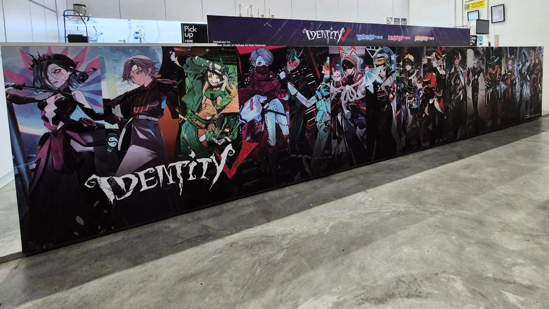 Identity Vのキャラクターグッズディスプレイ