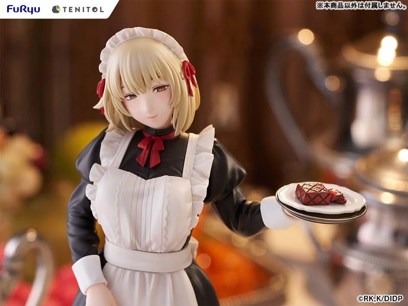ファリンフィギュアの全身像（料理持ち）
