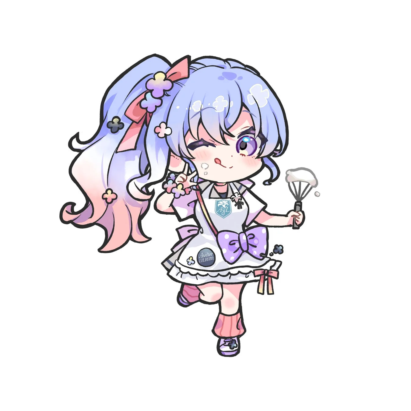 パステルカラーの髪を持つチビキャラの女の子が、エプロンを着て泡立て器を手に持ち、ウィンクしながら可愛らしい表情を見せています。