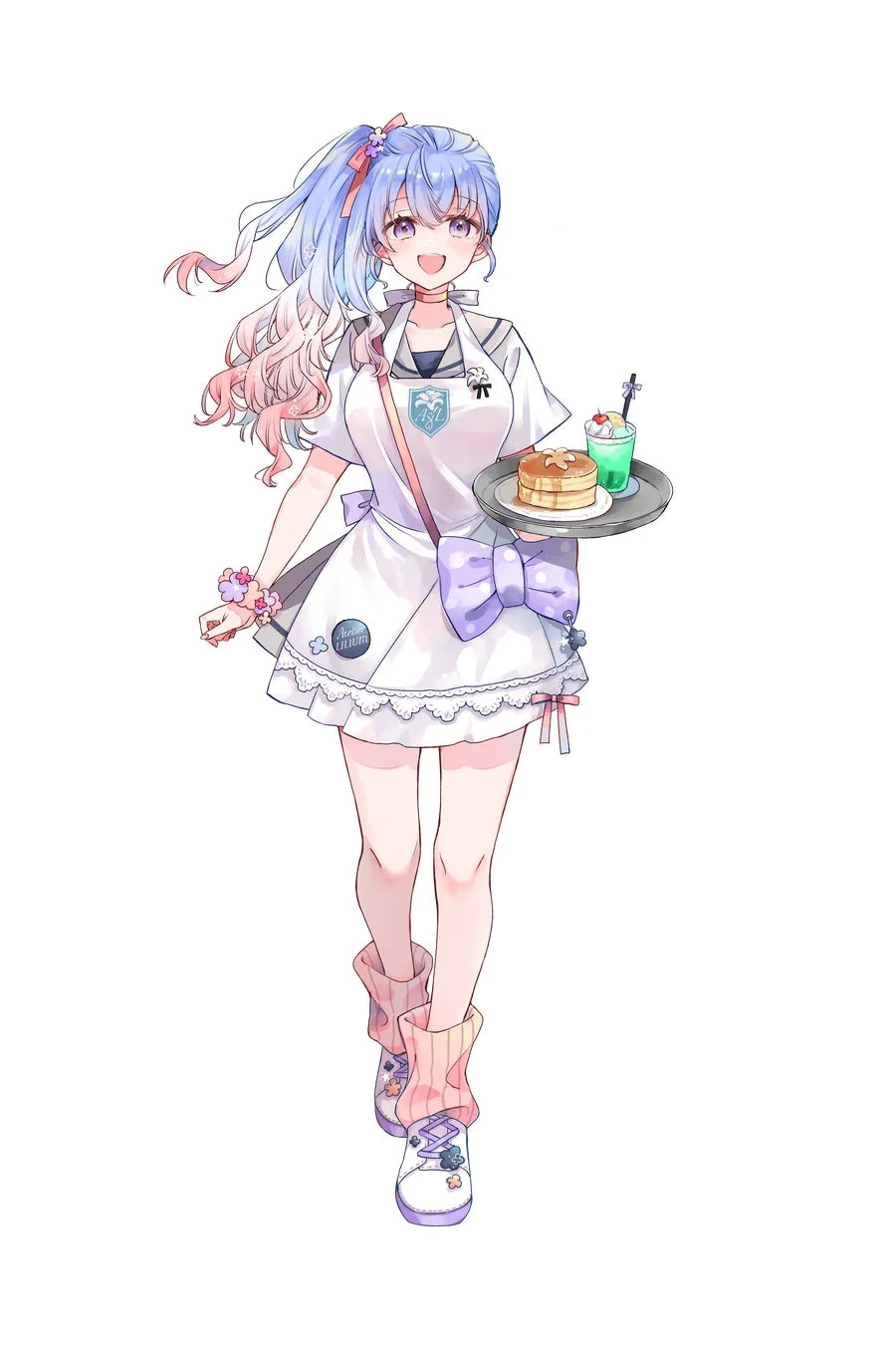 青とピンクのグラデーションヘアが特徴的なアニメの少女が、メイド風の制服を着てパンケーキと飲み物が乗ったトレイを運んでいます。