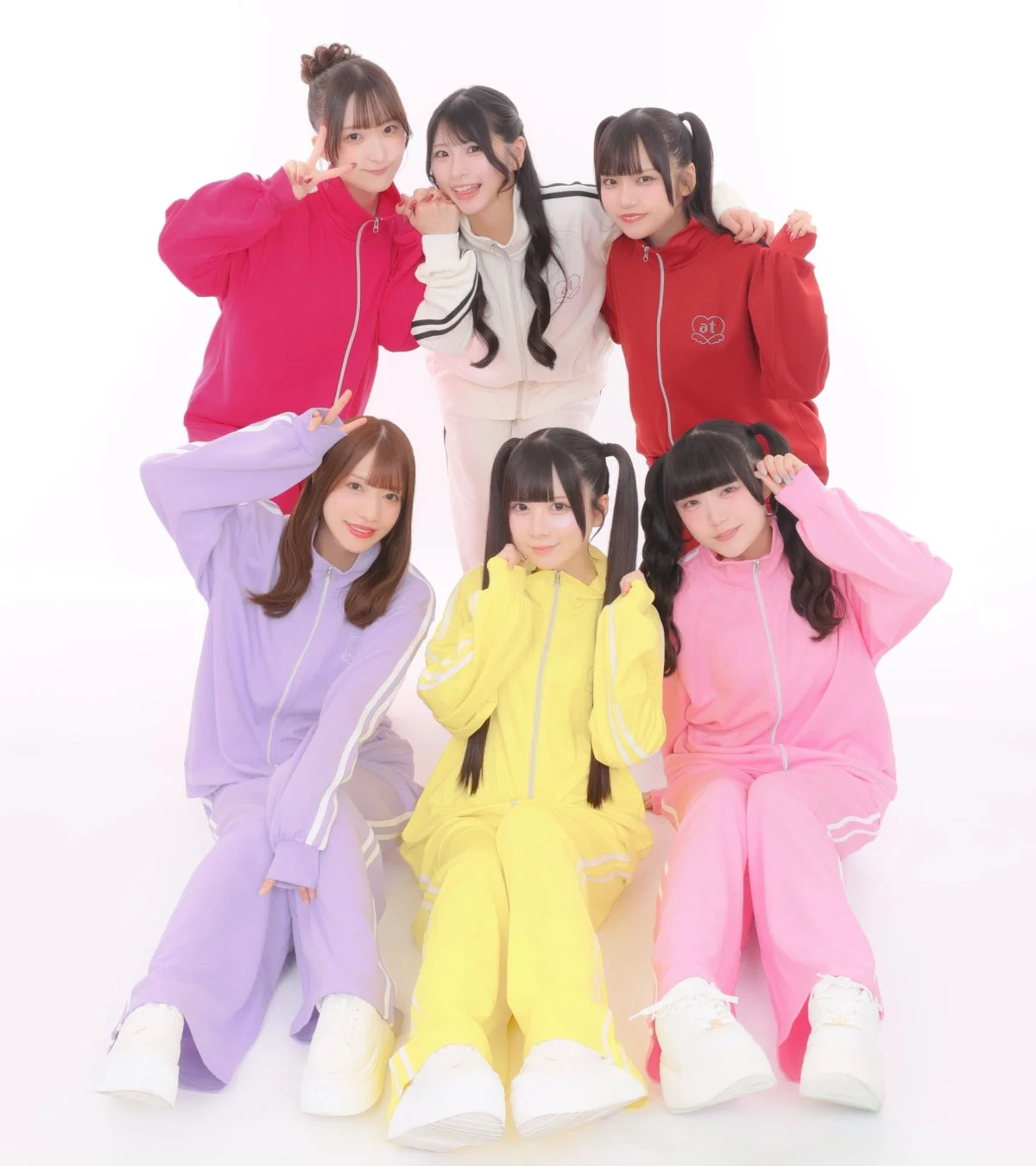 カラフルなジャージを着た女性たち