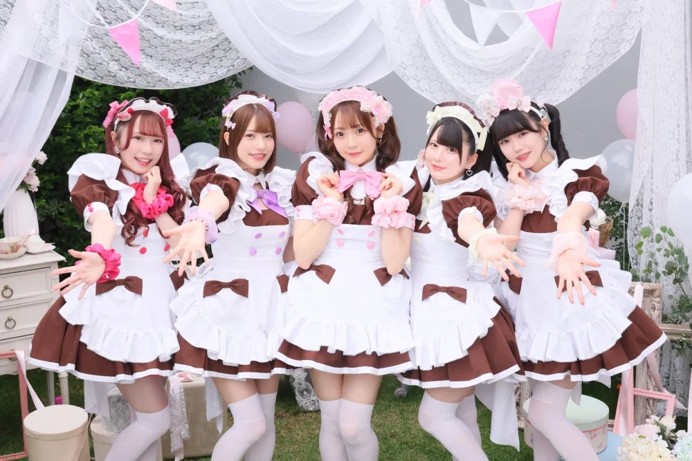 メイド服の女性たち